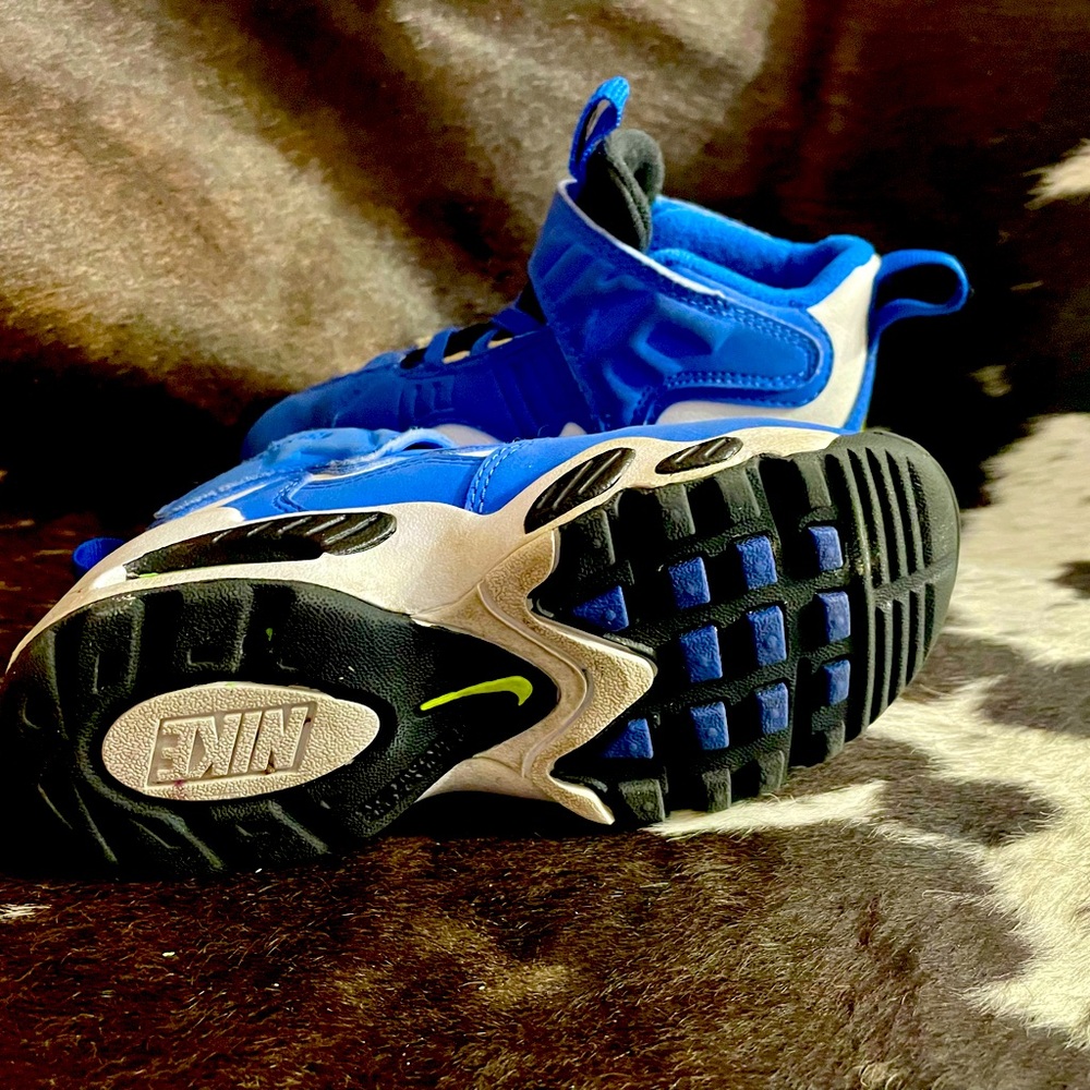 Kids Nike tennis shoes